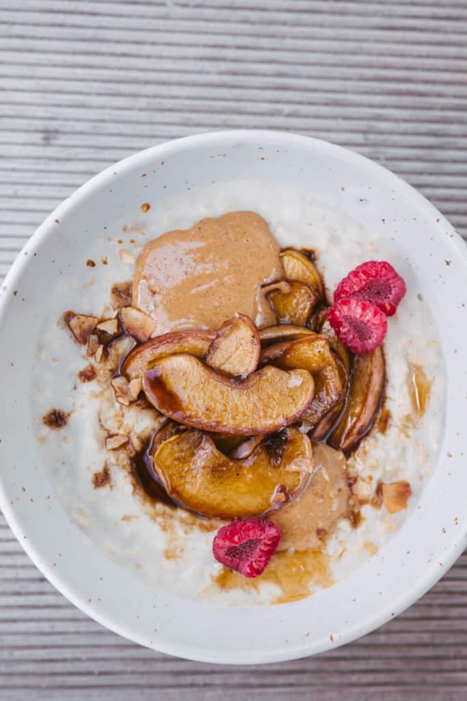 Oatmeal With Caramelized Apples